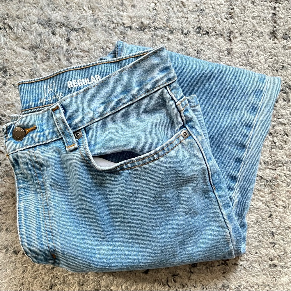 •Men’s George light wash regular jeans• Size 31x30